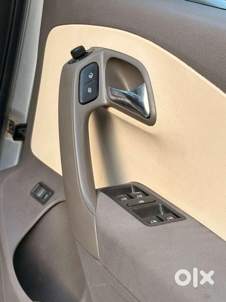 Volkswagen Vento 2010-2013 Petrol Highline, 2012, Petrol
