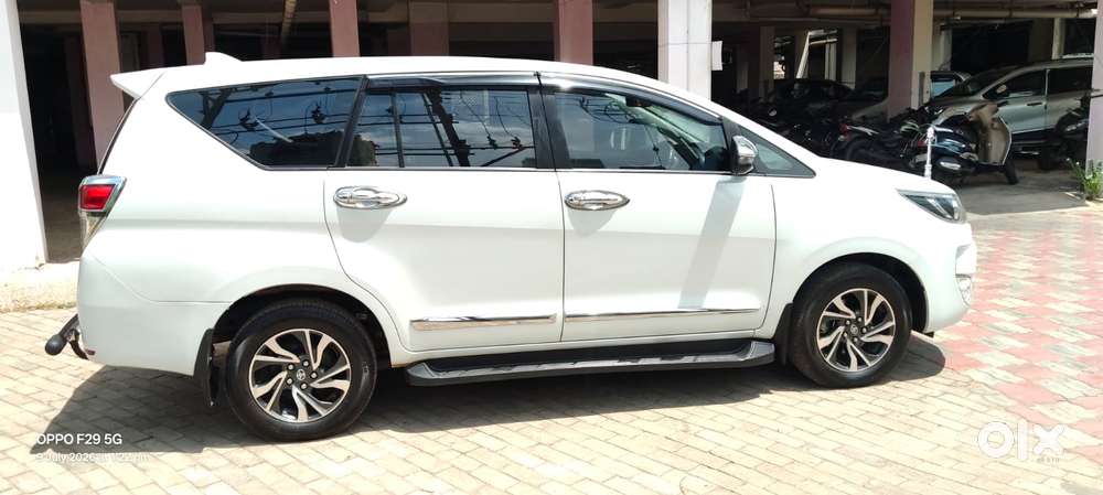Toyota Innova Crysta 2.4 G Plus Mt 8 Str, 2025, Diesel