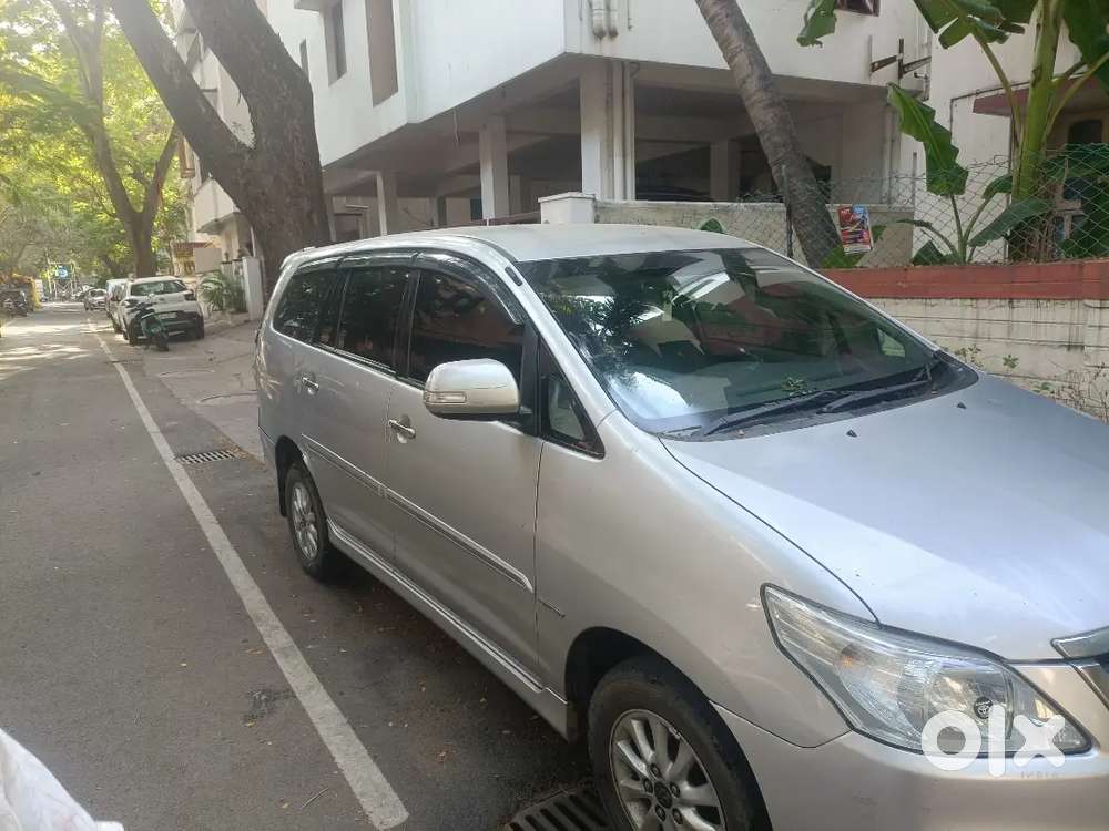 Toyota Innova 2013 Diesel 236000 Km Driven, Company Service