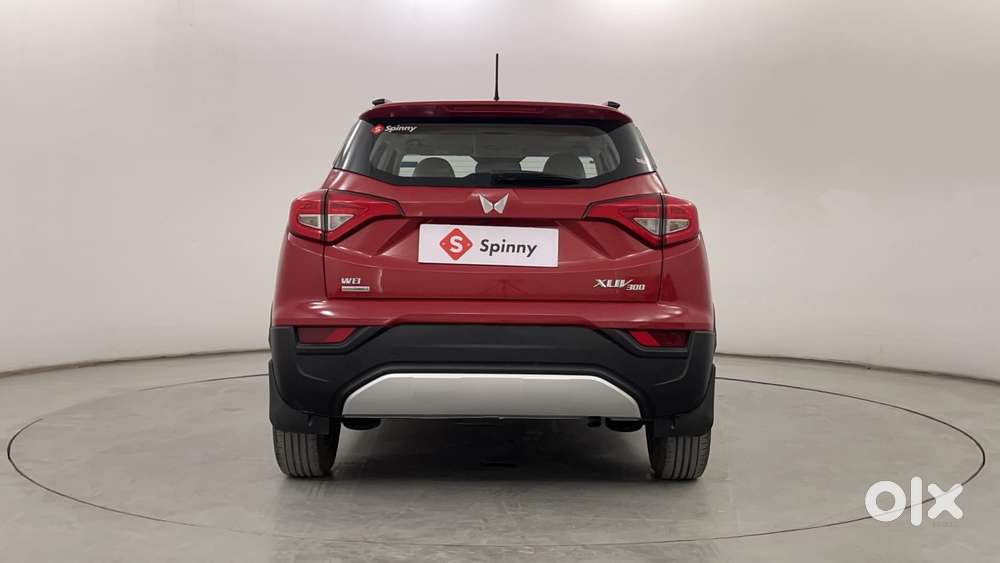 Mahindra Xuv300 1.2 W8 (o) Amt Petrol, 2022, Petrol
