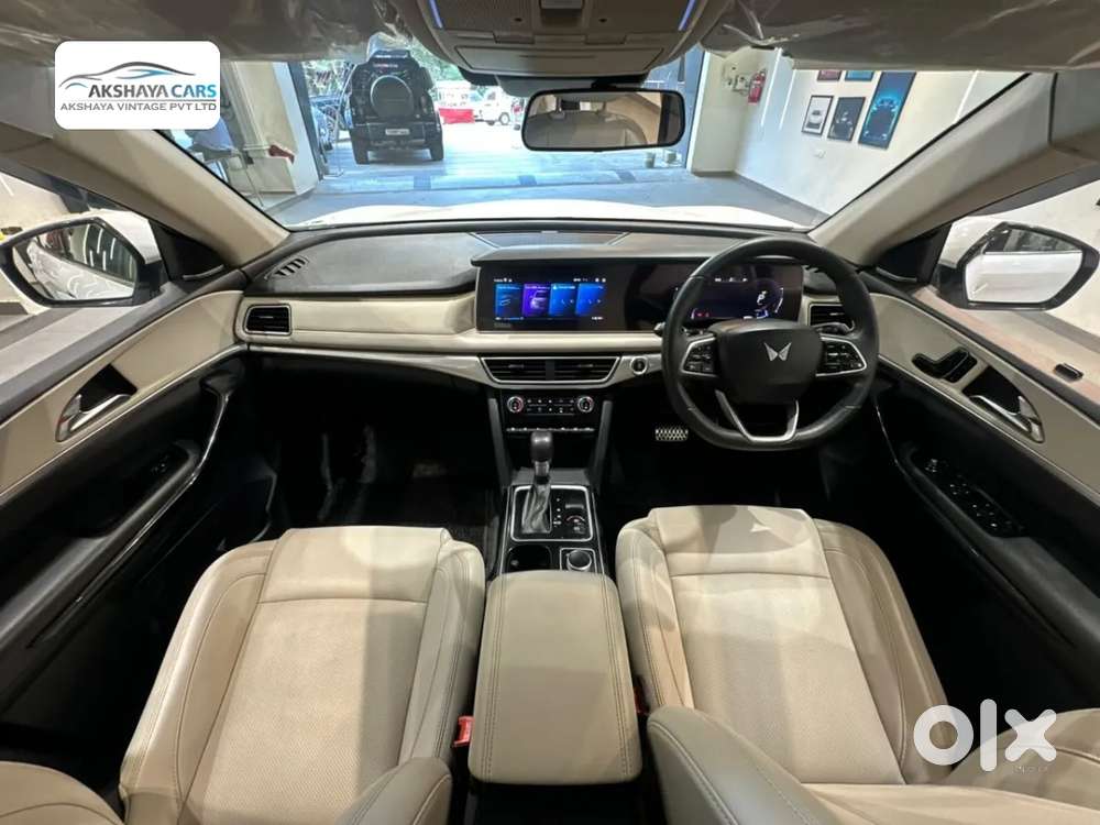 Mahindra Xuv700 2.2 Ax 7 Diesel At Luxury Pack Str Awd, 2022, Diesel