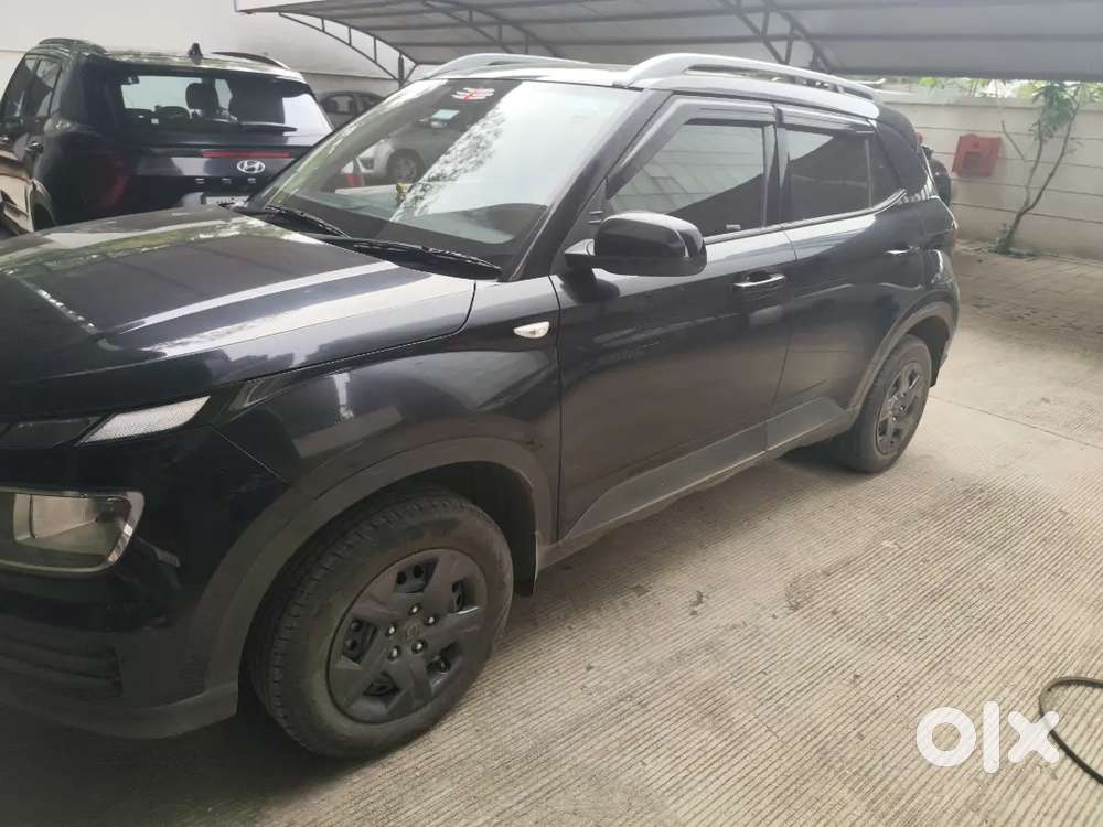 Hyundai Venue 2023 Petrol 24000 Km Driven Cng+petrol