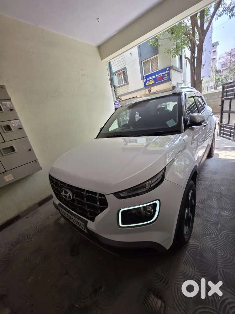 Hyundai Venue 2020 Petrol Well Maintained