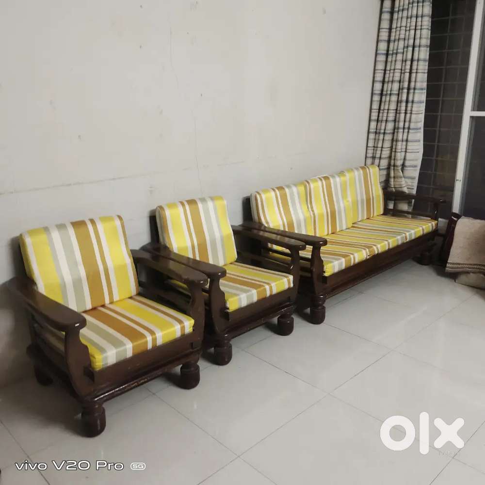 T W sofa set 3+2