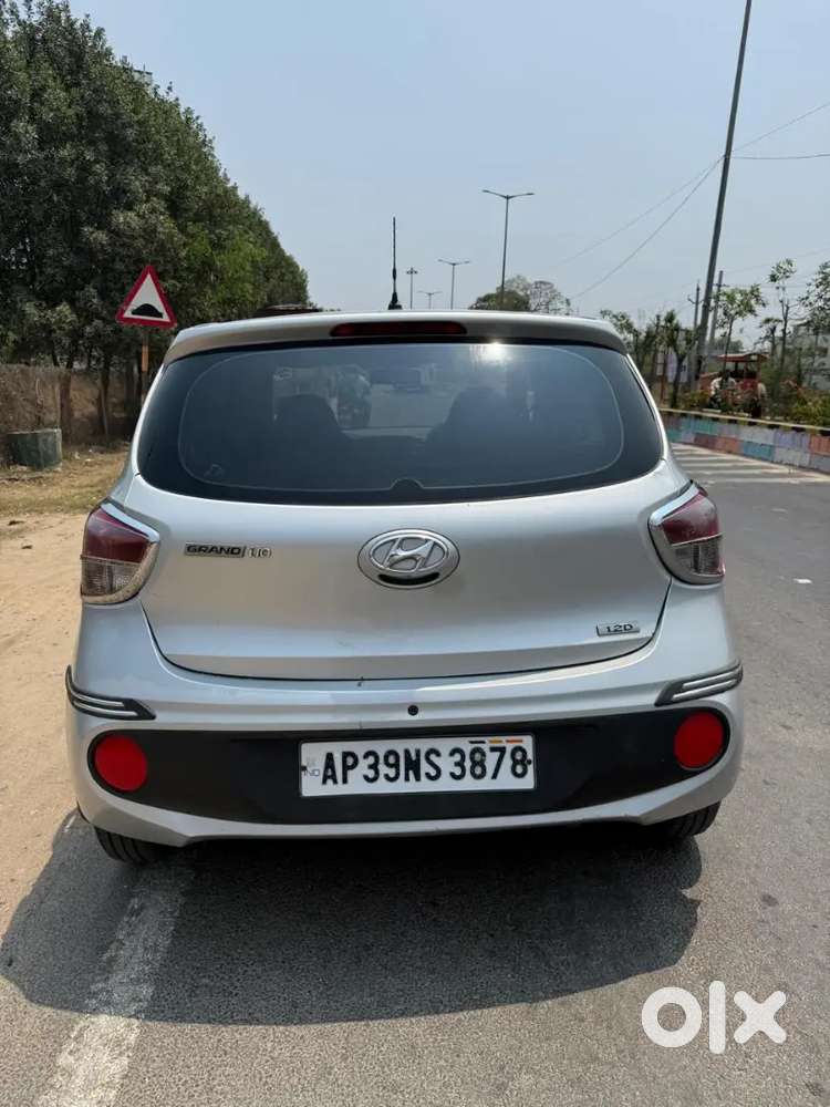 Hyundai Grand I10 2017 Diesel 100000 Km Driven