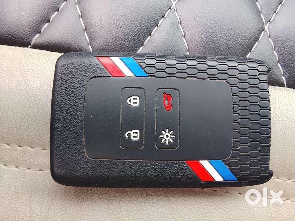 Renault Triber Rxz, 2024, Petrol