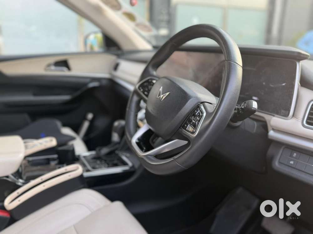Mahindra Xuv700 2.0 Ax 7 Petrol At Luxury Pack Str, 2022, Petrol