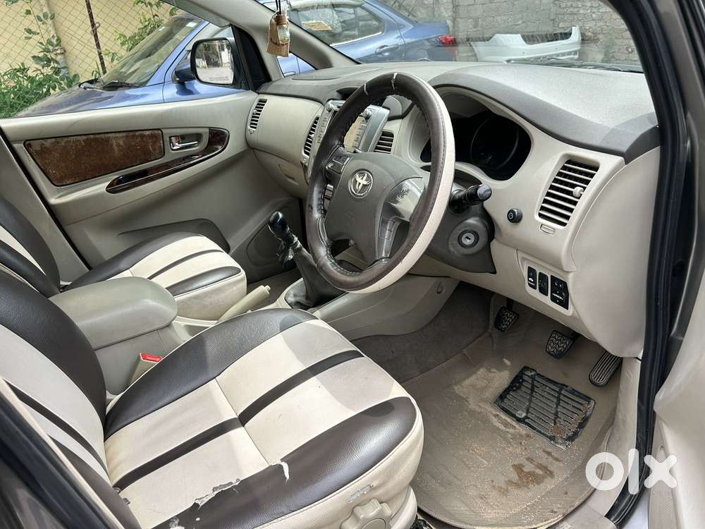 Toyota Innova 2.5 V 8 Str, 2013, Diesel