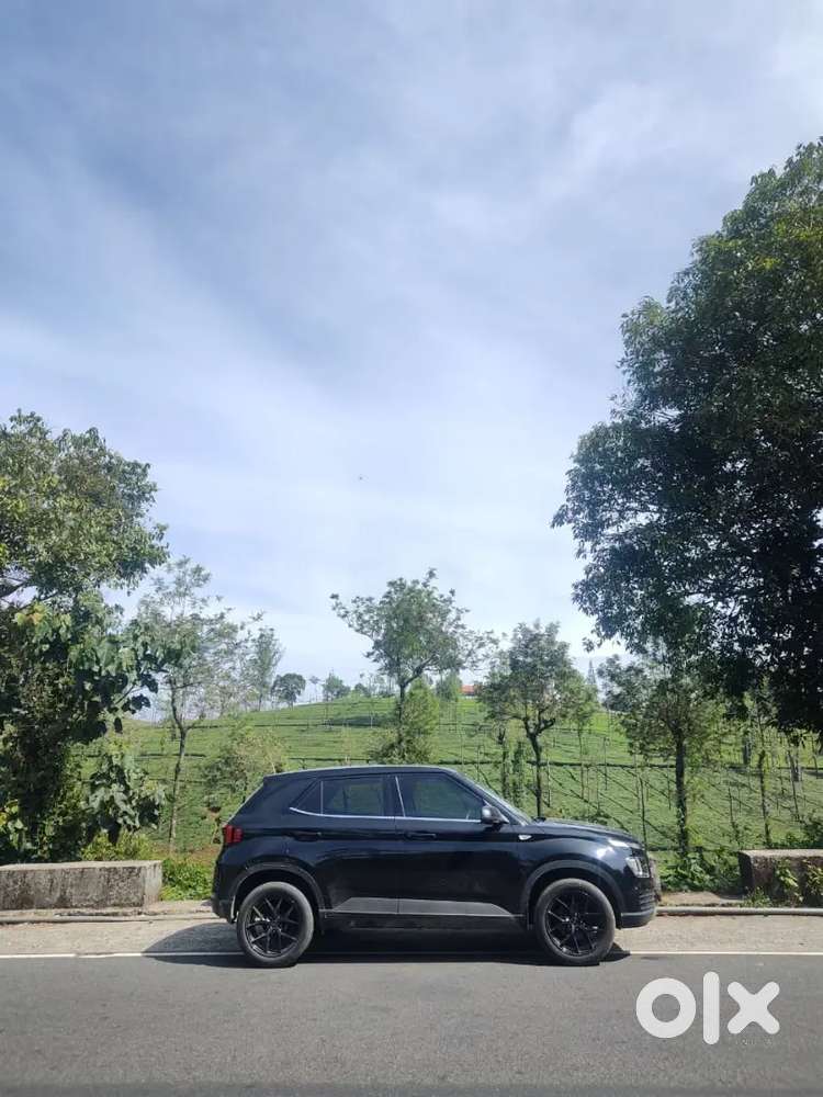 Hyundai Venue 2023 Petrol Well Maintained