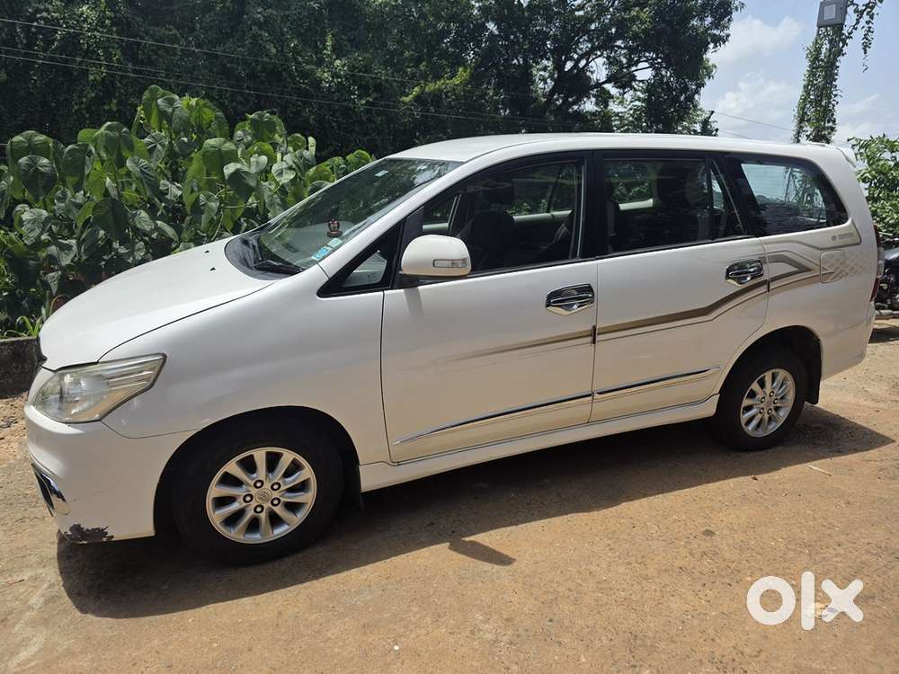 Toyota Innova 2.5 Z 2014 , 2015 Regn . Og Kerala