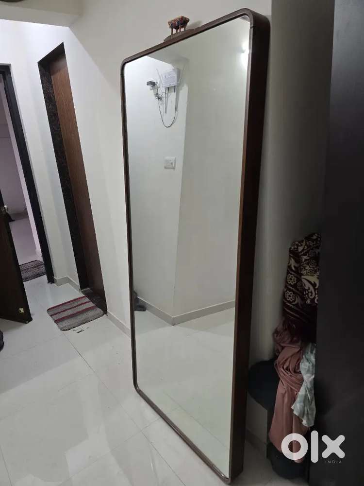 Mirror sell