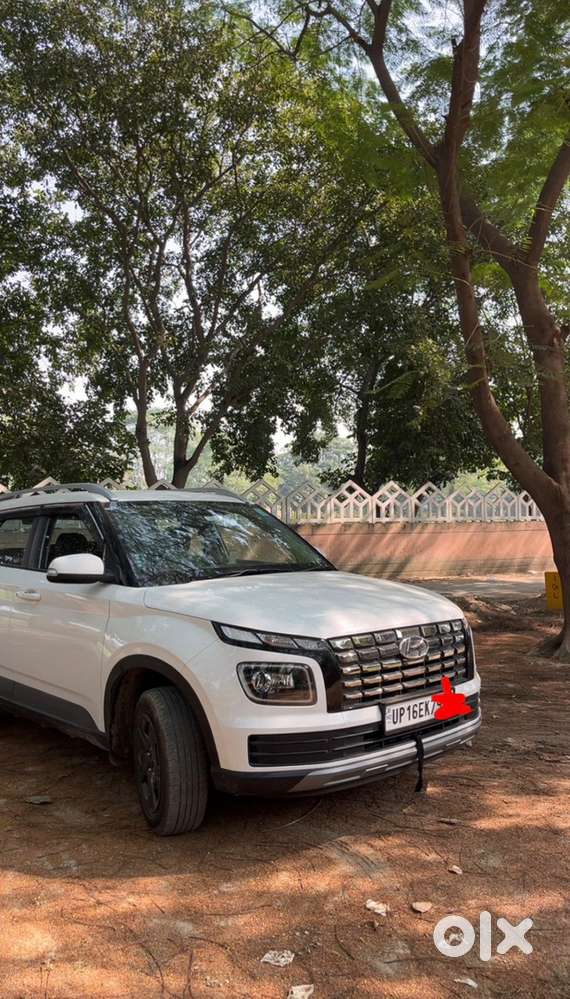 Hyundai Venue 2024 Petrol Well Maintained