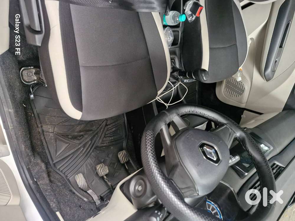 Renault Triber White Colour (commercial)