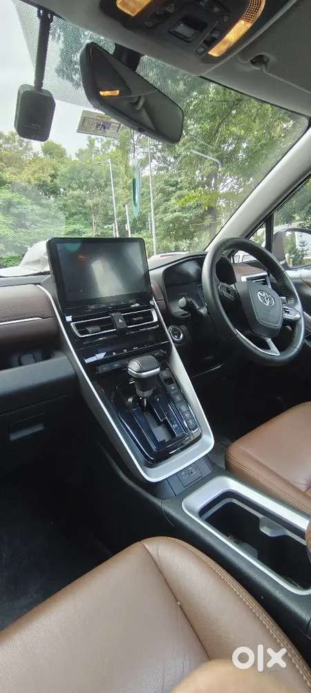 Toyota Innova Hycross 2.0 2023