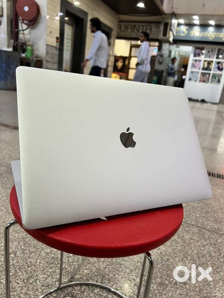 MacBook Pro i7 , 32 Gb Ram 512 Gb Ssd + 4 Gb Graphics card 15.6 size