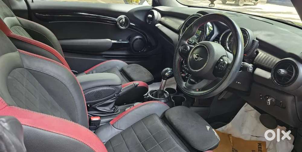 Mini Cooper Convertible 2017 Petrol Very Well Maintained