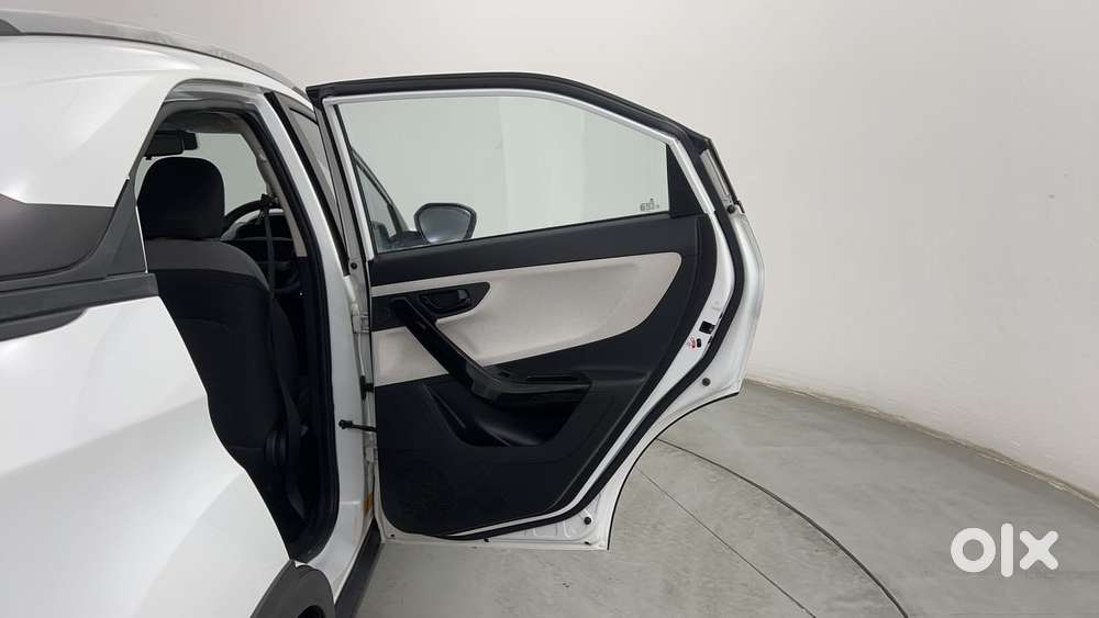 Tata Nexon Pure (s) 1.2 Petrol 6amt, 2024, Petrol