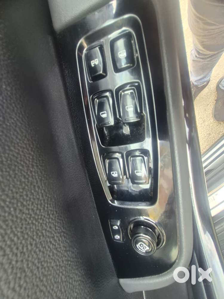 Mahindra Xuv700 2.0 Ax 7 Petrol At Str, 2024, Petrol