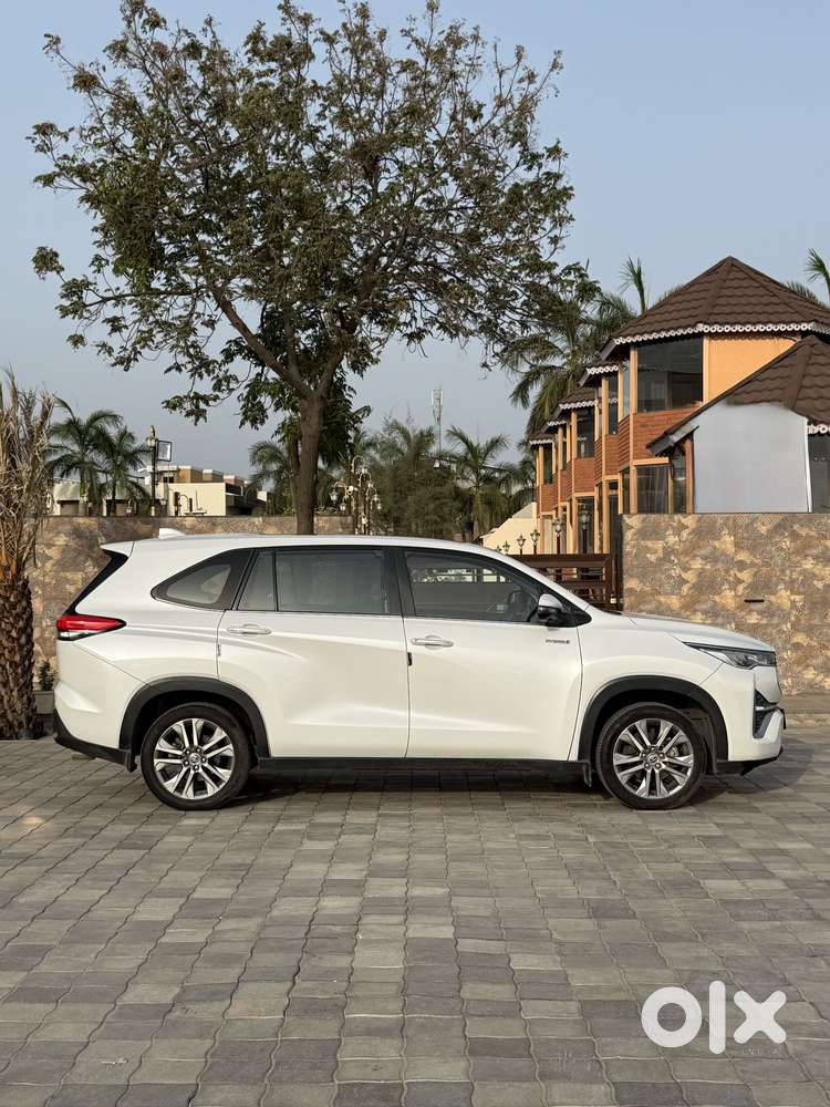 Toyota Innova Hycross 2.0 Zx Hybrid 7 Str, 2023, Petrol