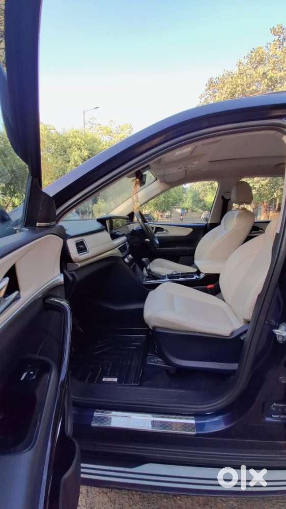Mahindra Xuv700 Ax7 Luxury Pack Awd, 2021, Petrol