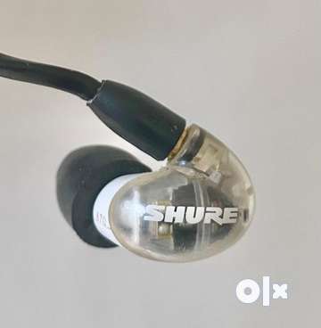 Shure Aonic 4 In Ear monitor earphones Barely used Accessories