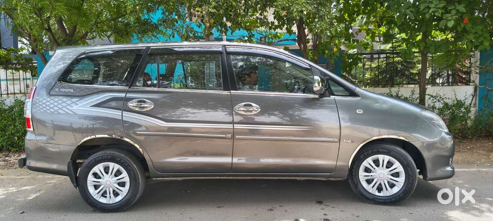 Toyota Innova 2.5 G (diesel) 8 Seater Bs Iv, 2010, Diesel