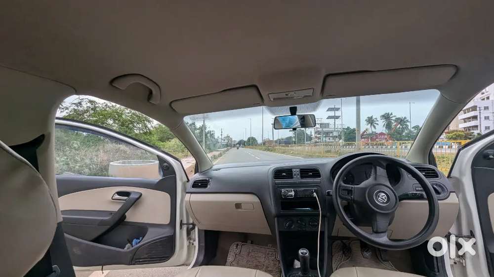 Volkswagen Polo Petrol Manual 2011