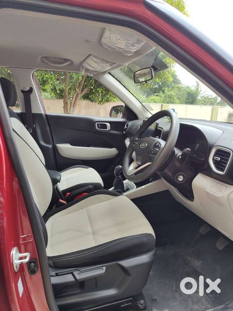 Hyundai Venue 1.2 S (o), 2022, Petrol