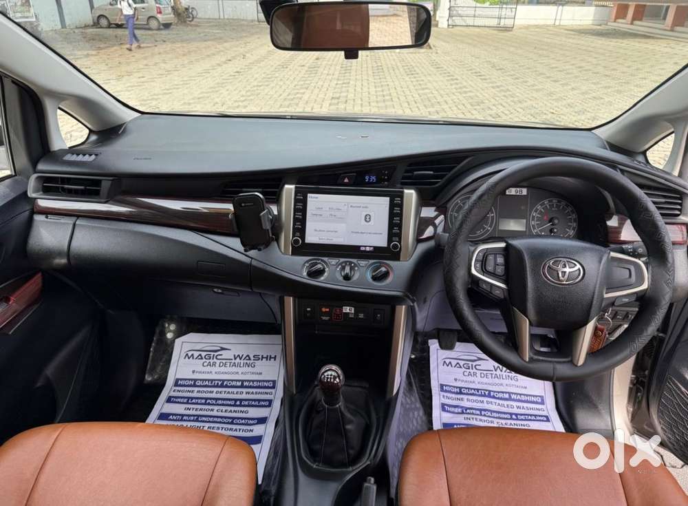 Innova Crysta Gx+ 2025