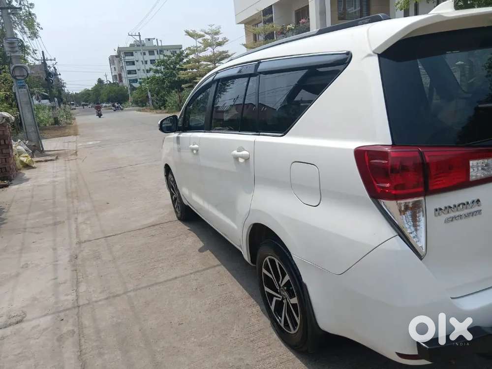 Innova Crysta 2018 V 2.4 8 Str Well Maintained