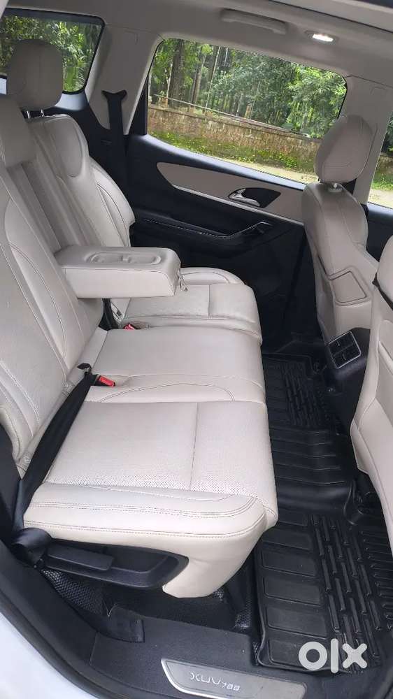 Mahindra Xuv700 Ax7 2022