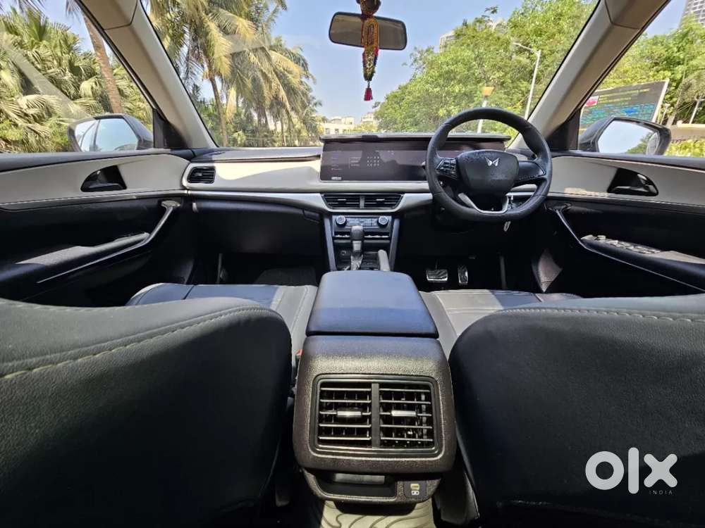 Mahindra Xuv700 2.0 Ax 5 Petrol At Str, 2022, Petrol