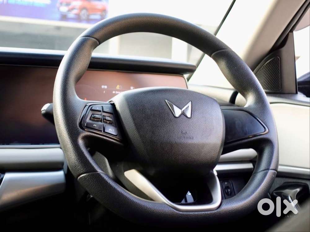Mahindra Xuv700 2.0 Ax 5 Petrol At Str, 2022, Petrol