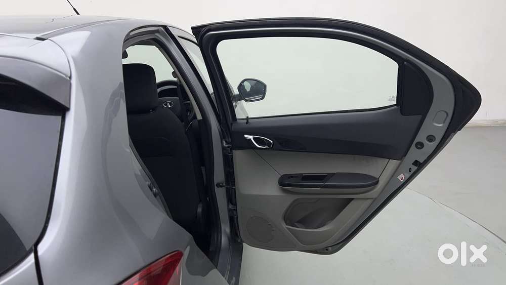 Tata Tiago Xza, 2018, Petrol