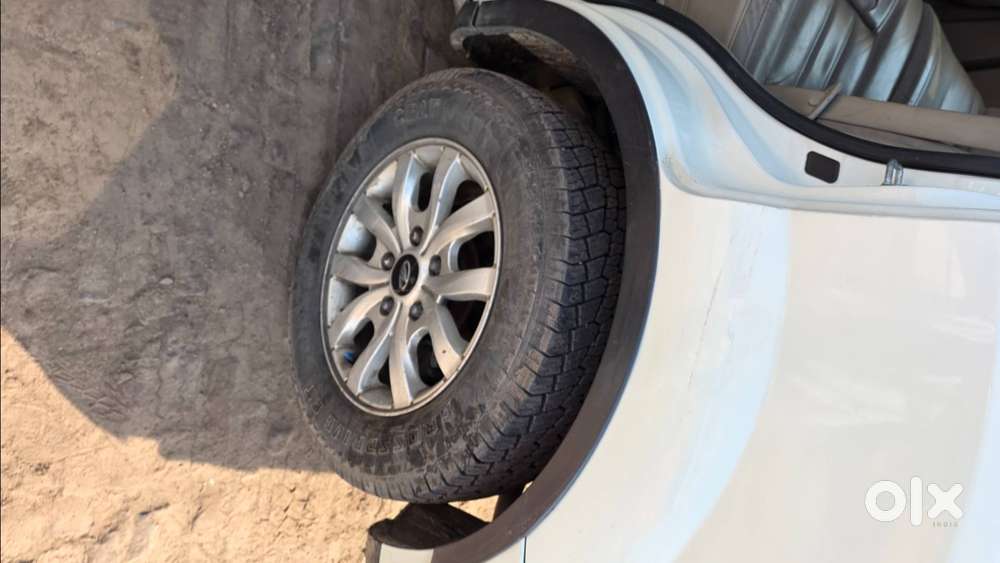 2016 Xuv500 W10  Sunroof  New Tyres Only 6 Months Old  Mint Conditi