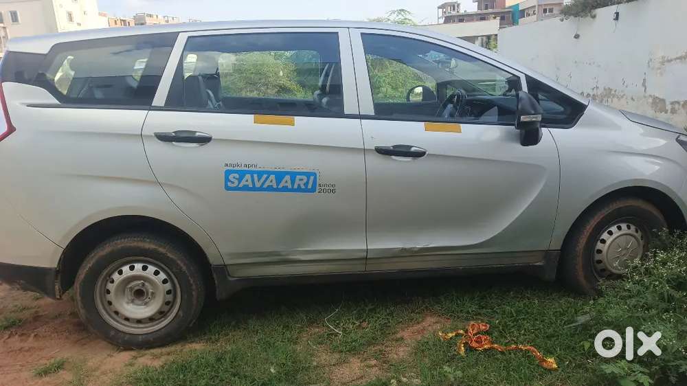 Mahindra Marazzo 2023 M2 8 Str