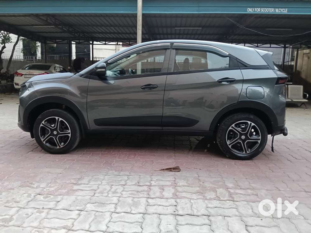 Tata Nexon Smart 1.2 Revotron Petrol 5 Mt, 2024, Cng & Hybrids