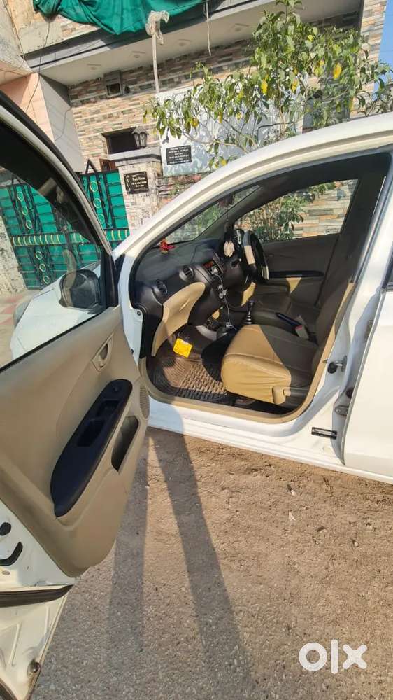 Honda Amaze 2015  1st Owner  Showroom Record  90,000 Km