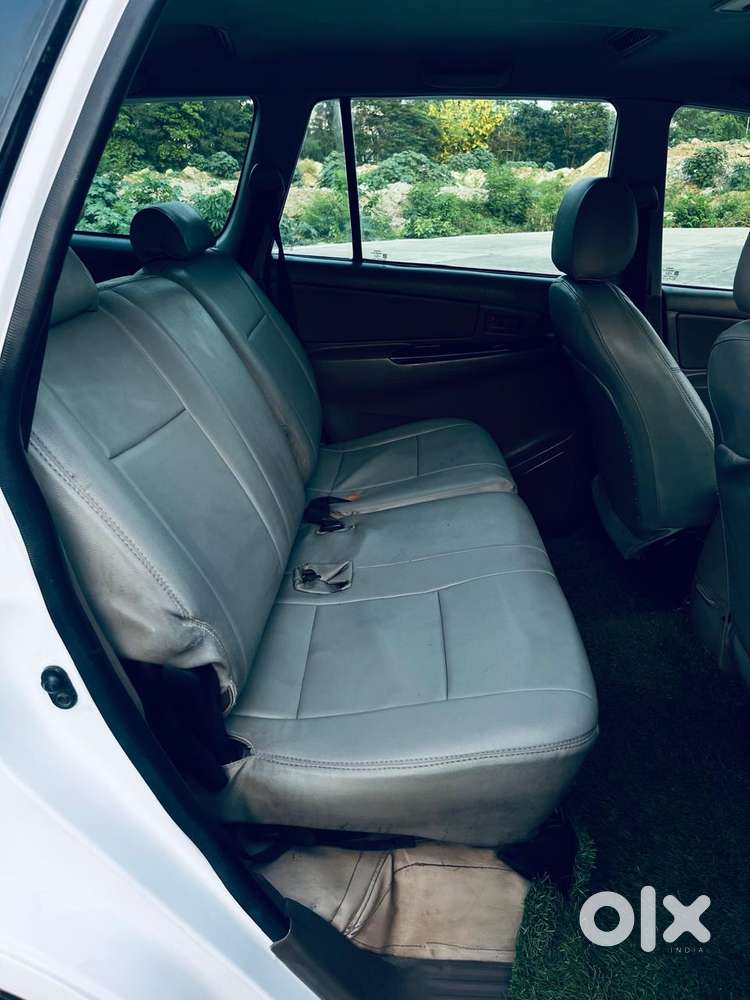 Toyota Innova 2.5 G (diesel) 8 Seater Bs Iv, 2016, Diesel