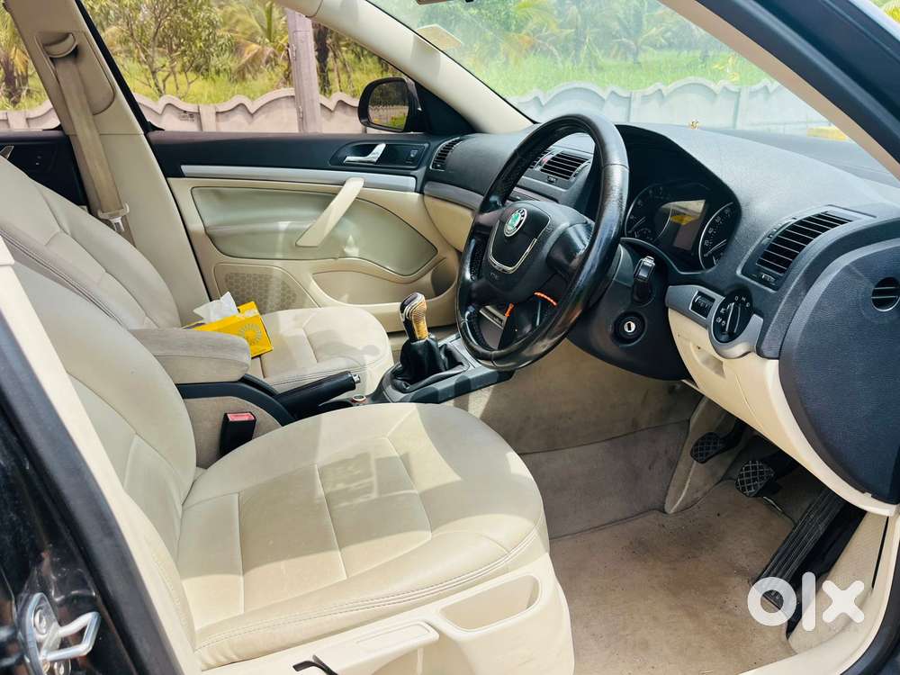 Skoda Laura 1.8 Tsi Ambiente, 2012, Petrol