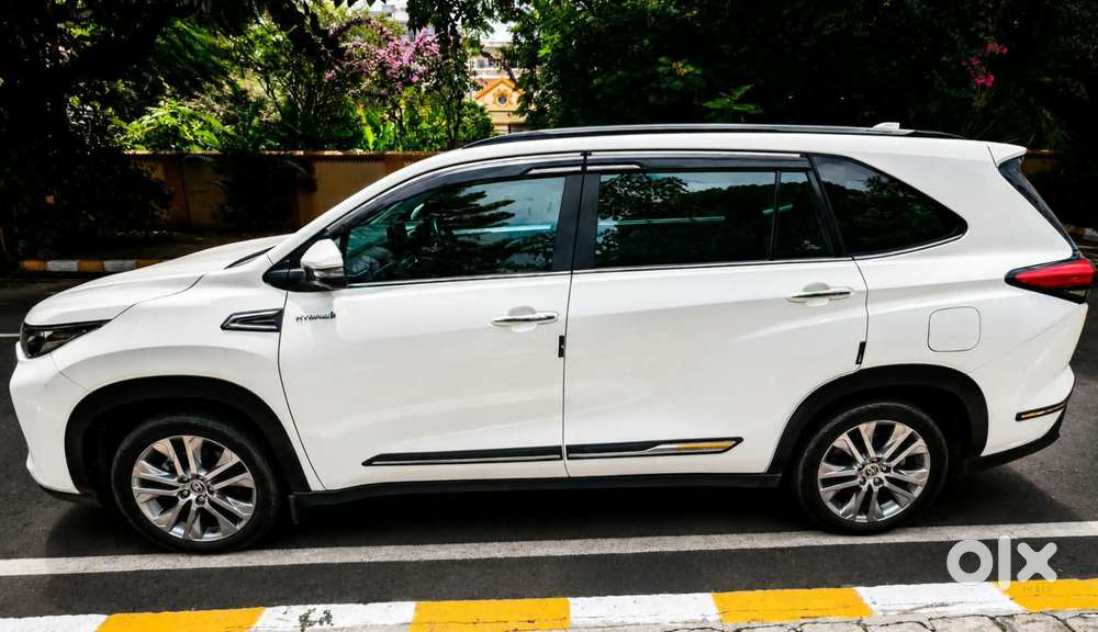 Toyota Innova Hycross 2.0 Zx (o) Hybrid 7 Str, 2023, Petrol