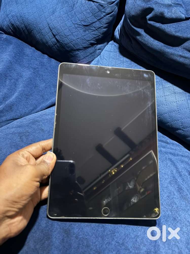 Apple iPad 8th Generation (32GB, Wi-Fi) - Tablets in undefined