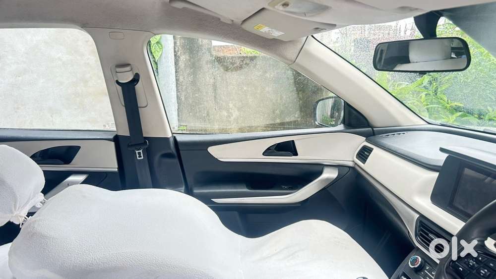 Mahindra Xuv700 2024 Diesel Well Maintained