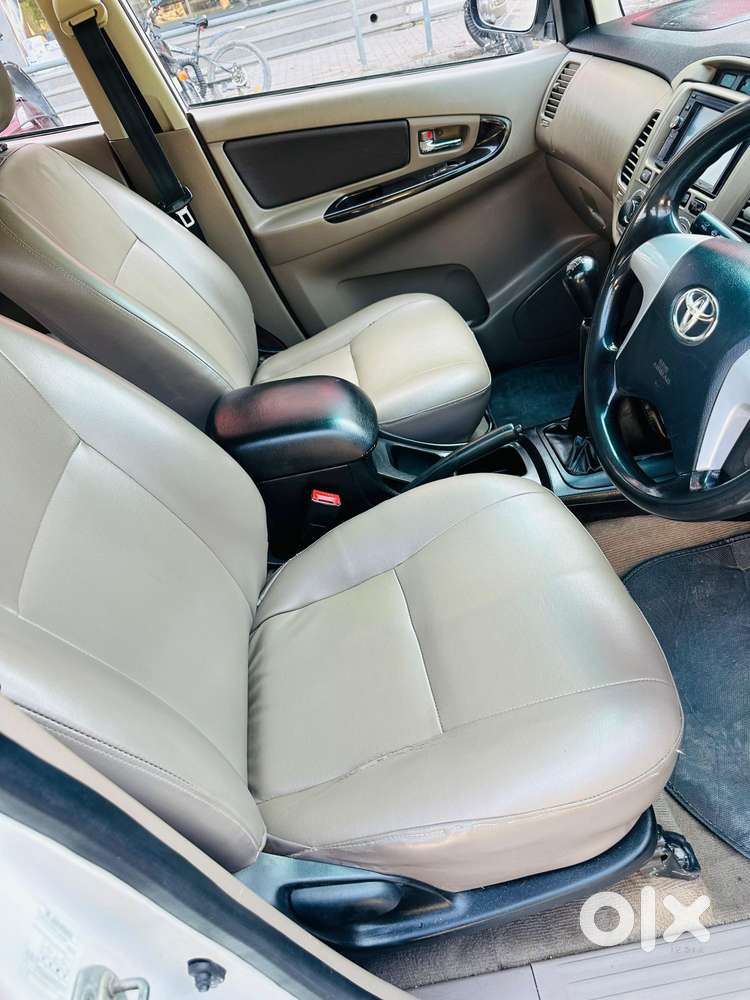 Toyota Innova 2.5 G (diesel) 7 Seater Bs Iv, 2015, Diesel