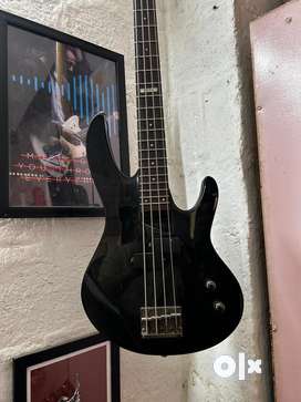 Bass guitar deals for sale olx