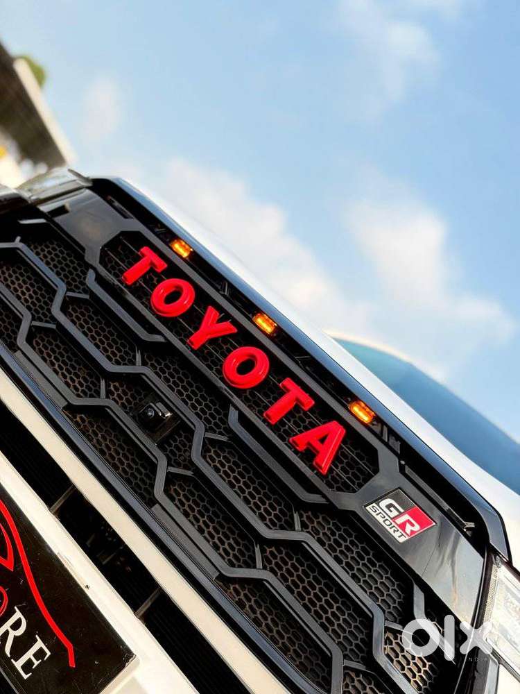 Toyota Innova Hycross 2.0 Zx (o) Hybrid 7 Str, 2025, Petrol