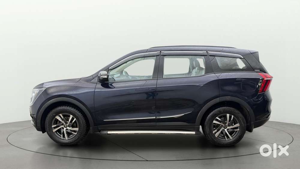 Mahindra Xuv700 2.0 Ax 5 Petrol Mt 7 Str, 2023, Petrol