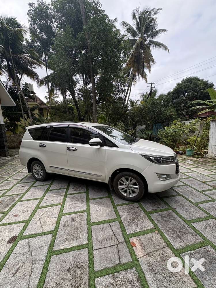 Toyota Innova Crysta 2016