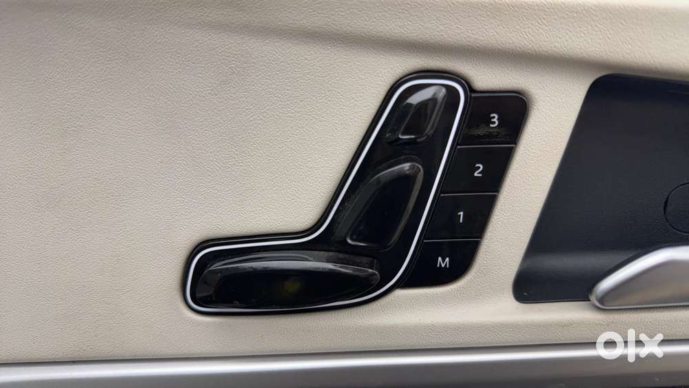 Mahindra Xuv700 2.0 Ax 5 Petrol Mt 7 Str, 2023, Diesel