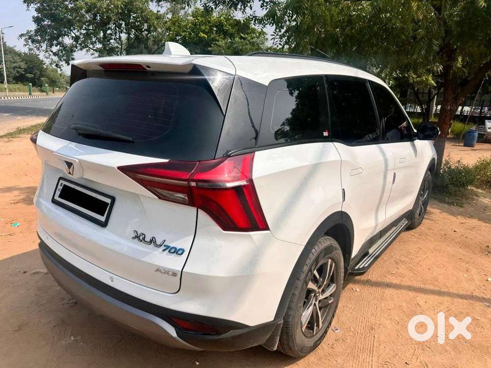 Mahindra Xuv700 2.0 Ax 3 Petrol Mt 5 Str, 2023, Petrol